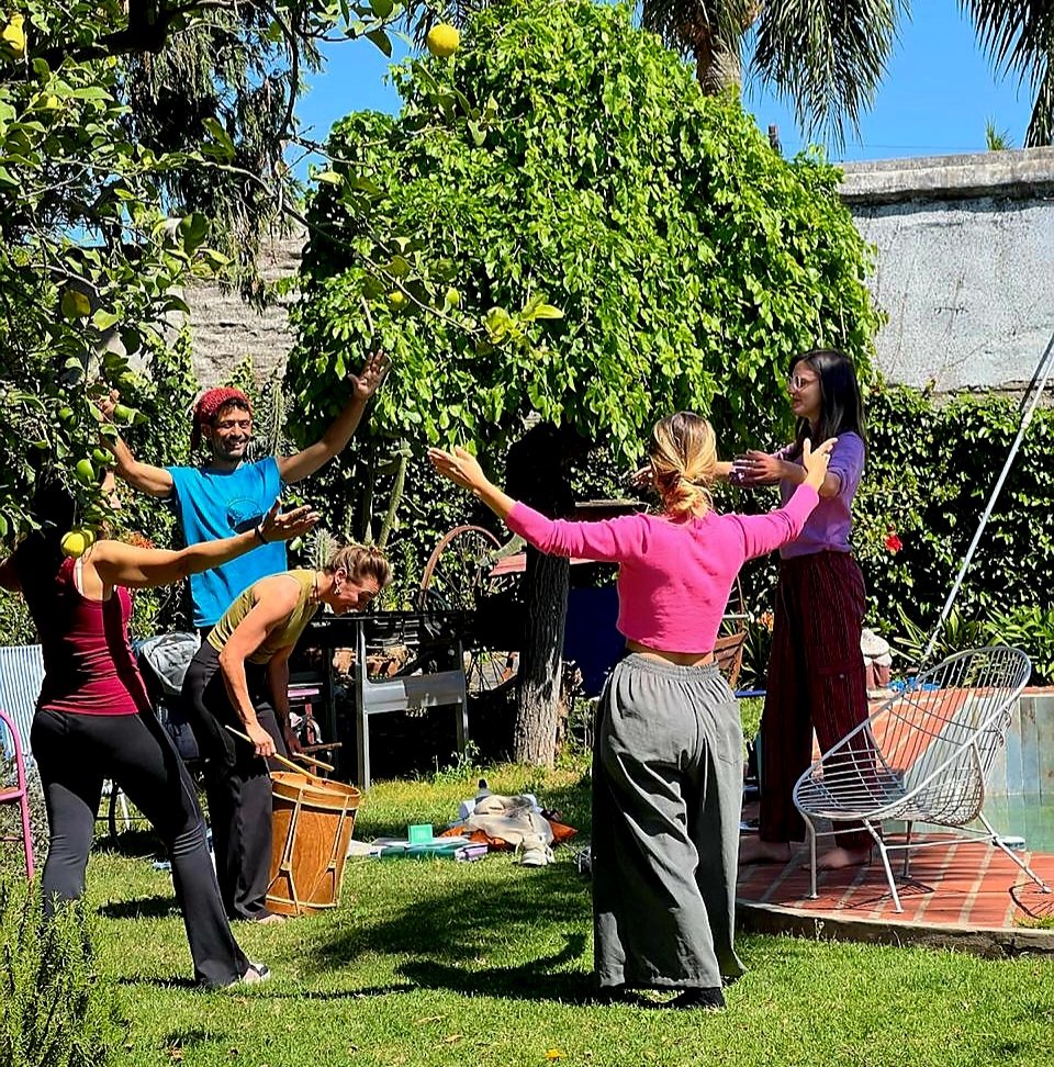 Actividad de Biodanza al aire libre