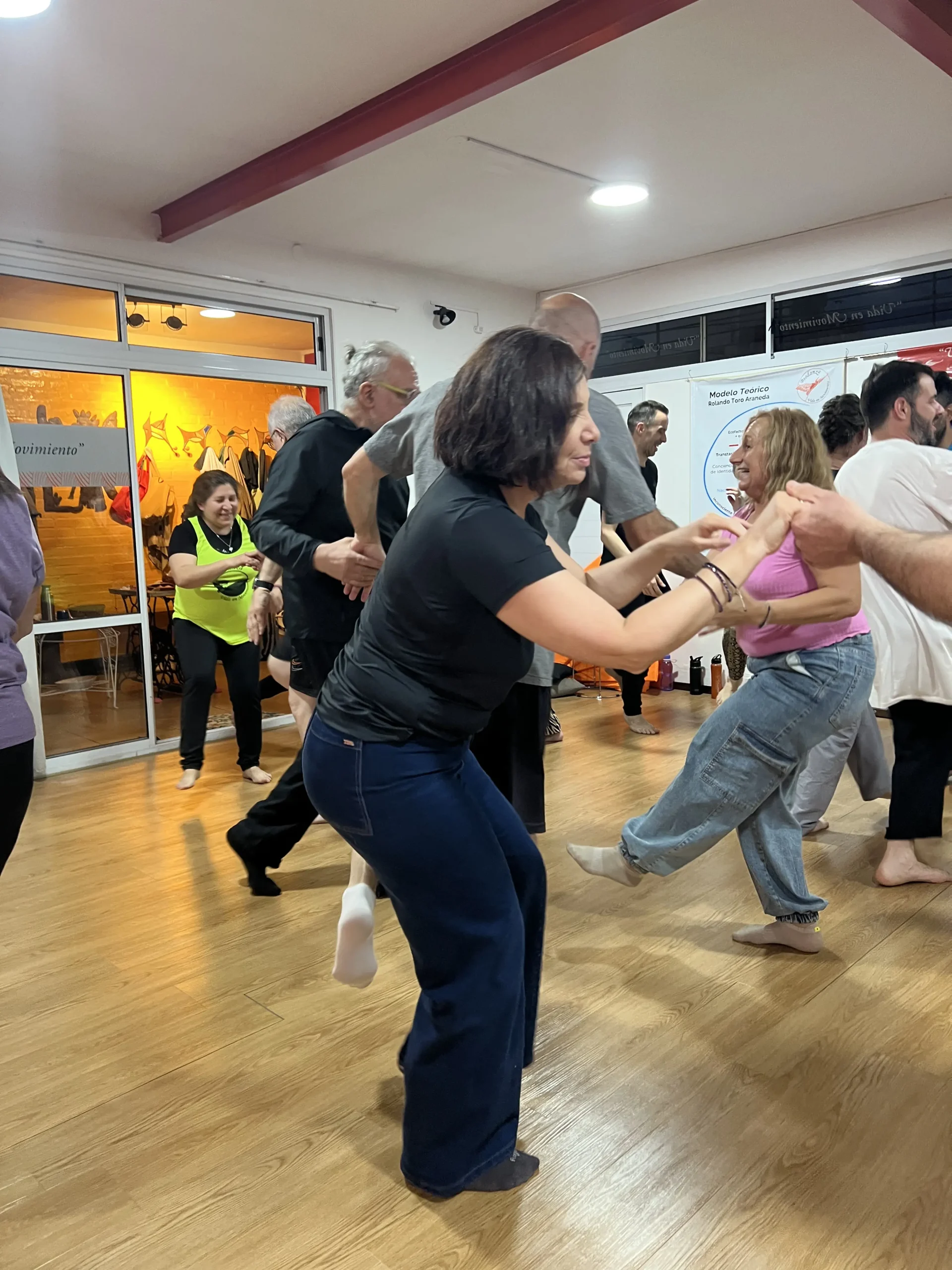 Alegría y movimiento en un encuentro grupal